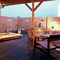 พื้นที่หรูหรา ห้องพักพร้อมอ่างอาบน้ำกลางแจ้งสองแห่ง