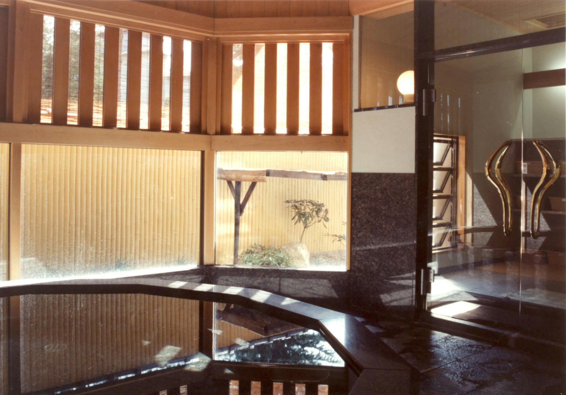 【บ่อน้ำพุร้อนหินแกรนิต】