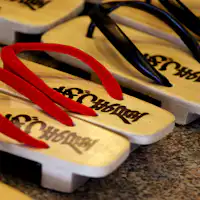 สวมรองเท้าที่เข้ากับชุดยูกาตะเพื่อสัมผัสบรรยากาศของเมืองปราสาท