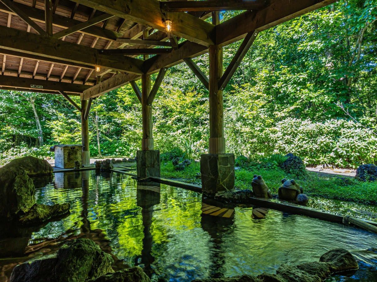 อ่างอาบน้ำกลางแจ้งชาย