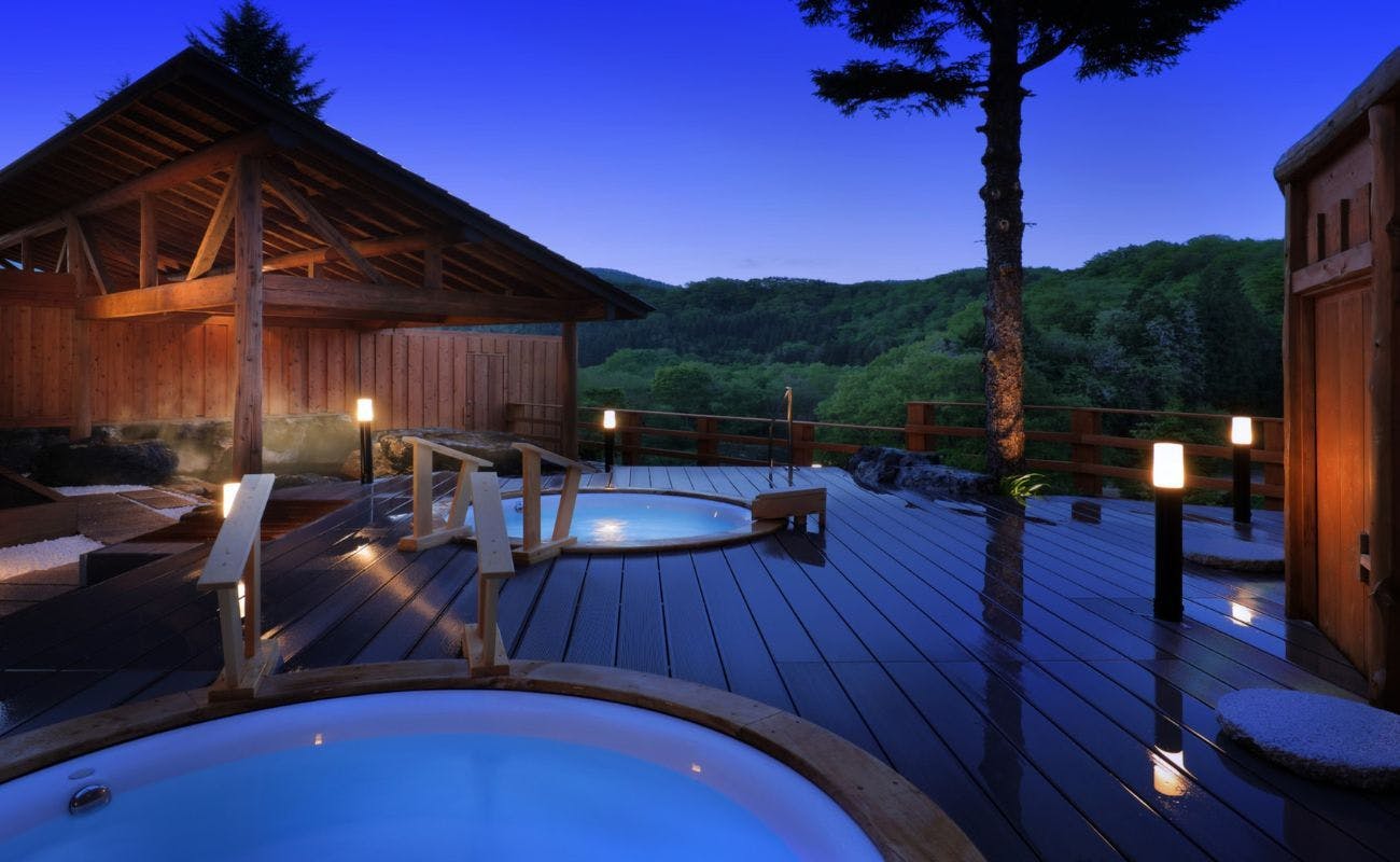 【ออนเซ็นกลางแจ้งยามค่ำคืน】