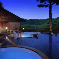 【ออนเซ็นกลางแจ้งยามค่ำคืน】