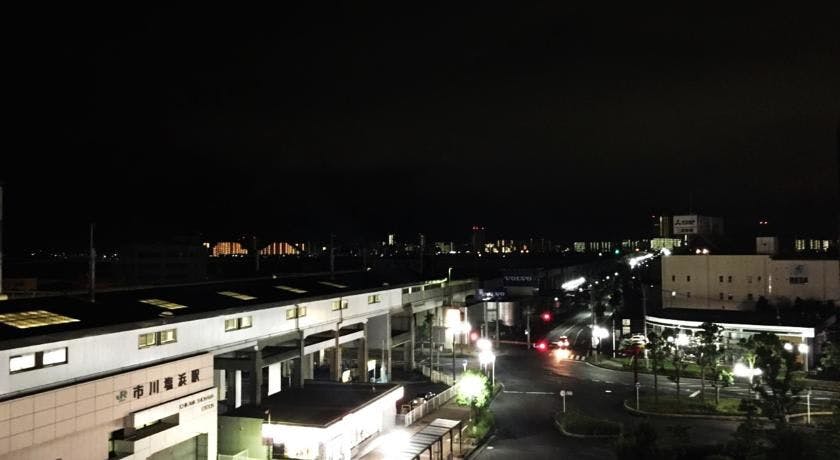 이치카와시오하마역 (야간)