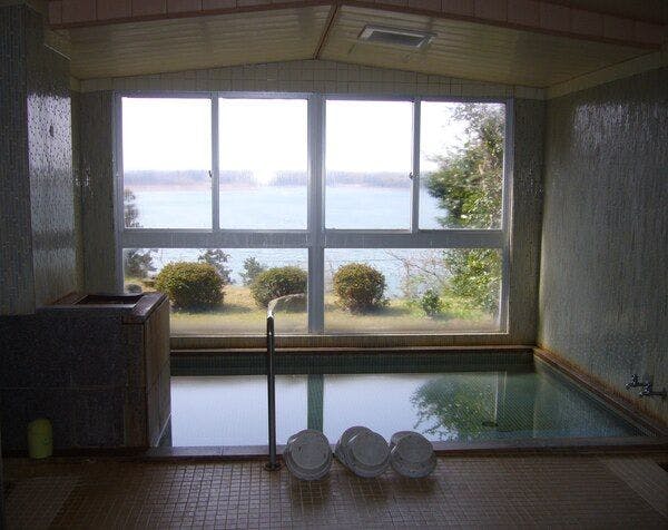 Sunset and Lake Inn Aokiya