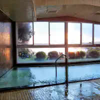 บ่อน้ำกระจก (สลับชายหญิง)