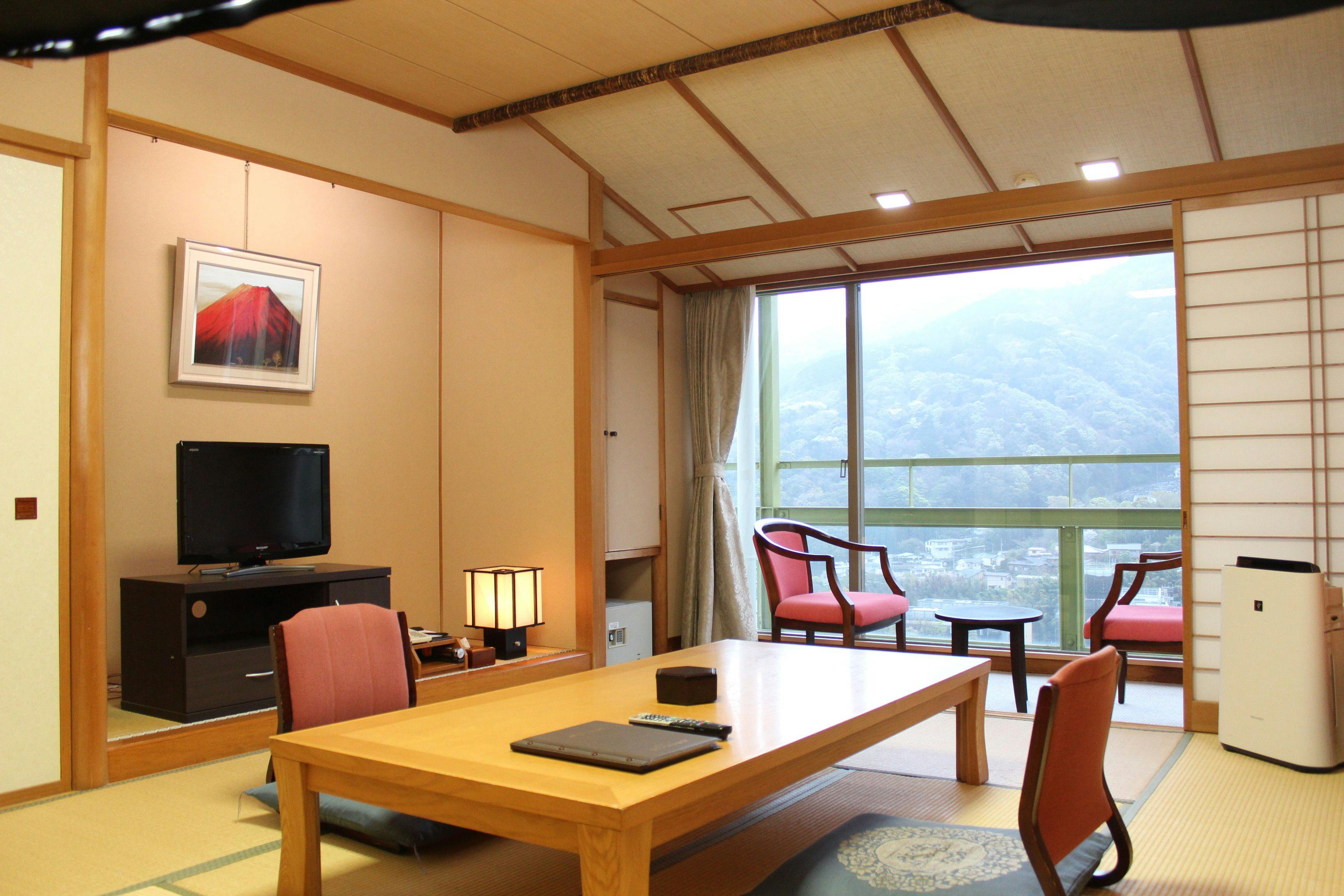 ห้ามสูบบุหรี่ มีพื้นที่สูบบุหรี่ - ทิวทัศน์ภูเขาที่งดงาม!