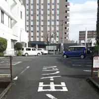 Dapat menampung sekitar 50 kendaraan.