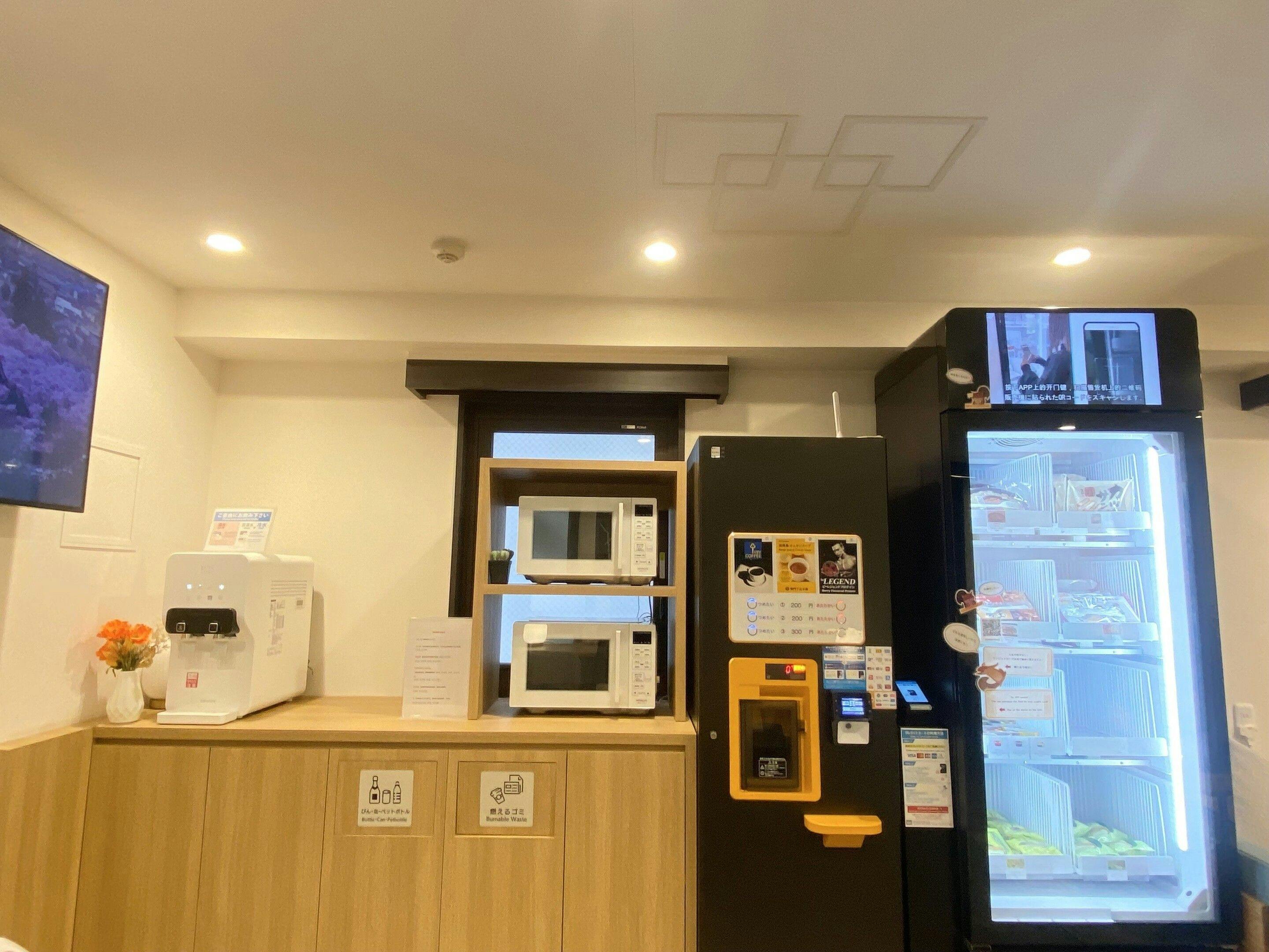 เลานจ์ชั้น 2 (ติดตั้งเครื่องกดน้ำ)