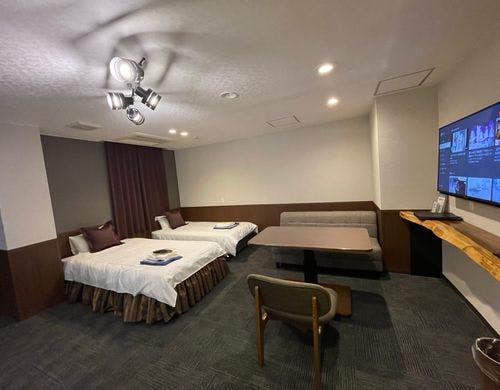 リビングダイニング付デラックスルーム