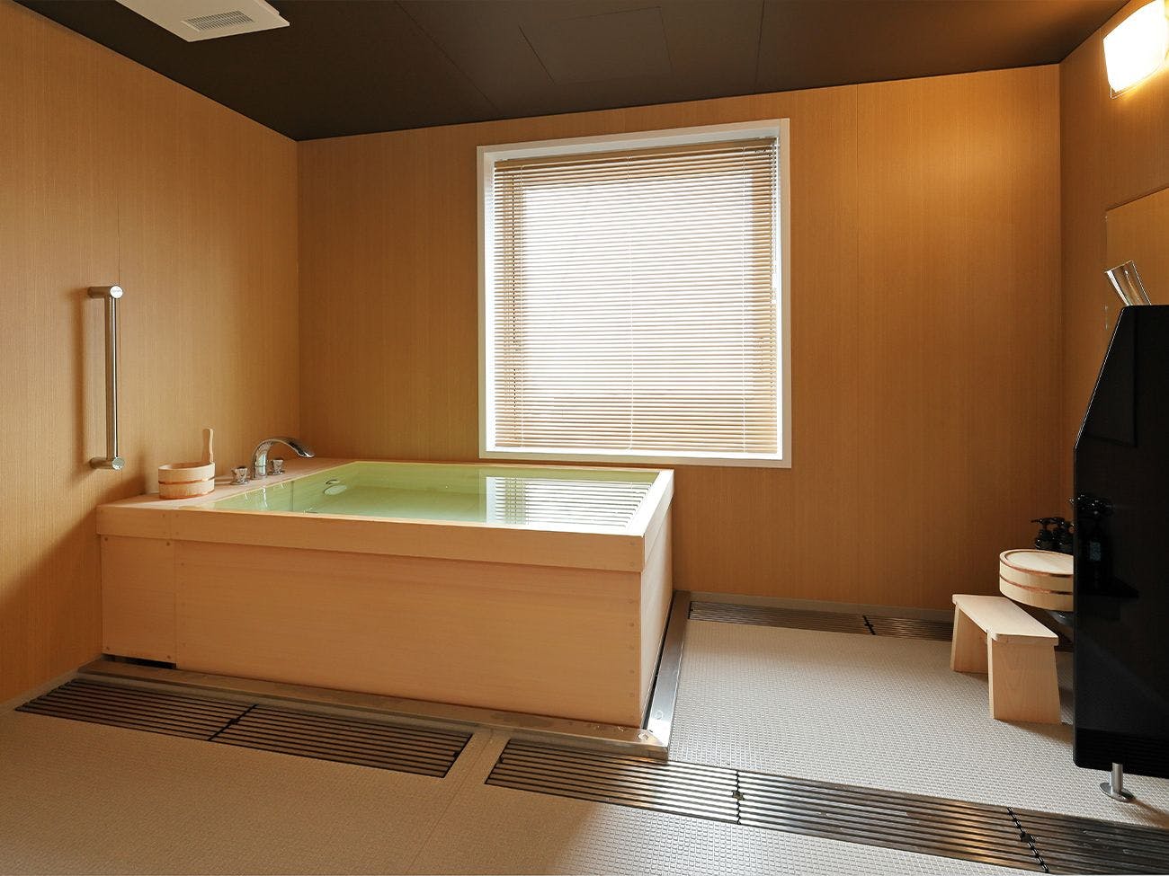 히노키탕 / 인공 라듐 온천