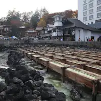 Hanya sekitar 10 menit berjalan kaki ke Yubatake!