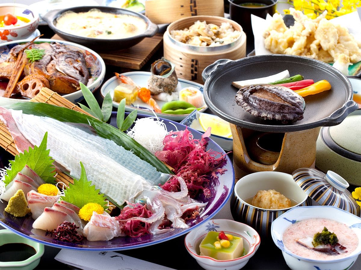 Penuh dengan hidangan laut seperti cumi-cumi transparan hidup, abalon♪