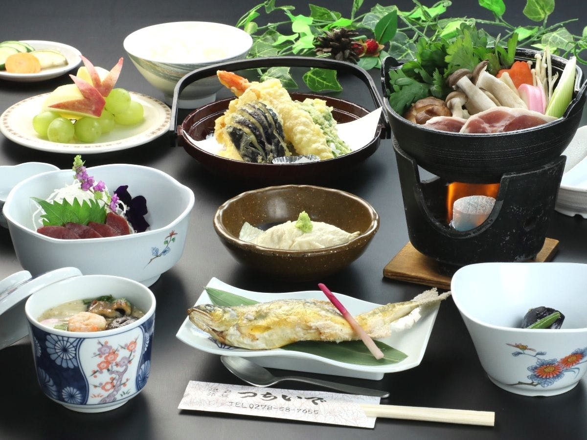 อาหารเย็นเป็นชุดอาหารญี่ปุ่นที่เปลี่ยนทุกวัน