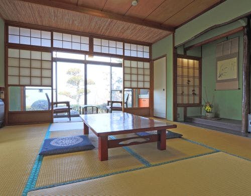 【8畳和室】庭園を眺めながらまったり