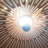 บนเพดานของ 'COSMOS' มีลูกบอลกระจกขนาดใหญ่