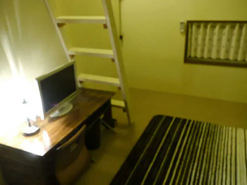 Bangunan utama bergaya pondok gunung dengan loteng