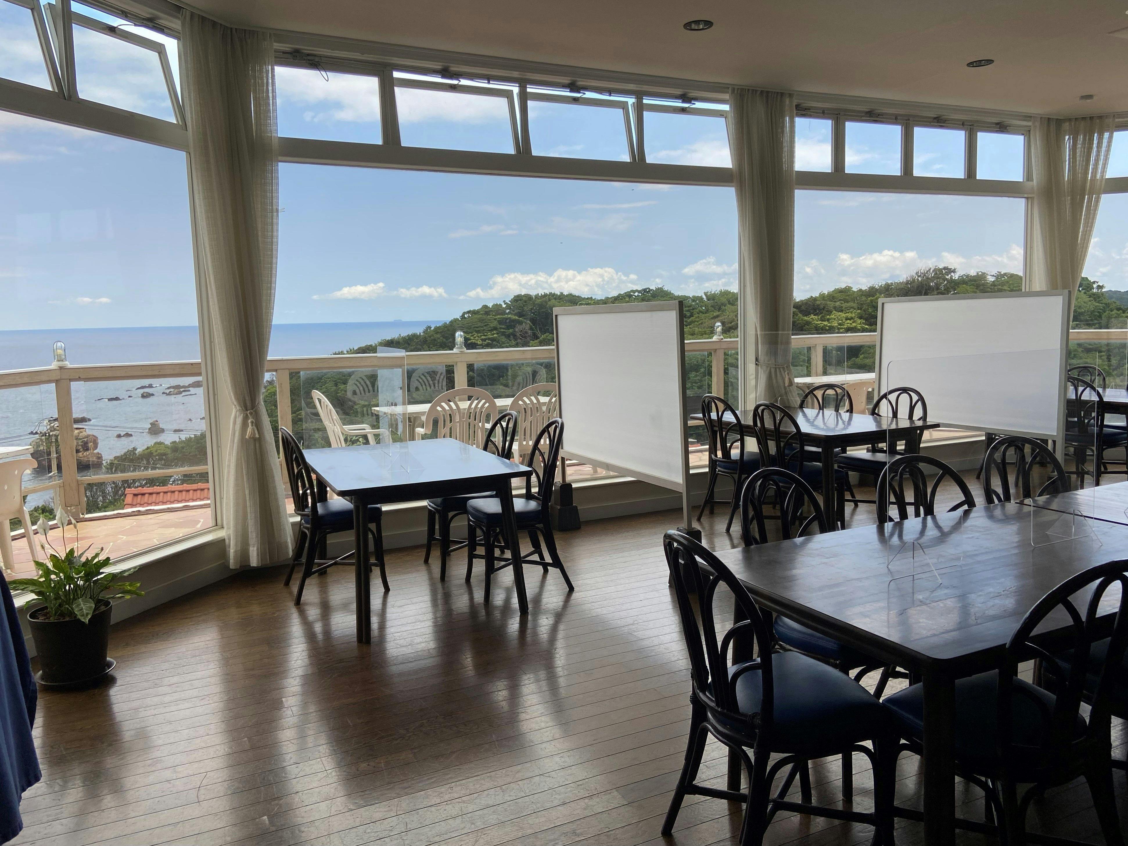 คุณสามารถรับประทานอาหารเช้าพร้อมชมวิวมหาสมุทรแปซิฟิกได้