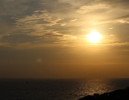 水平線から昇る朝日に感動します。