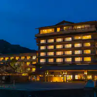 Pemandangan keseluruhan Hotel (malam)