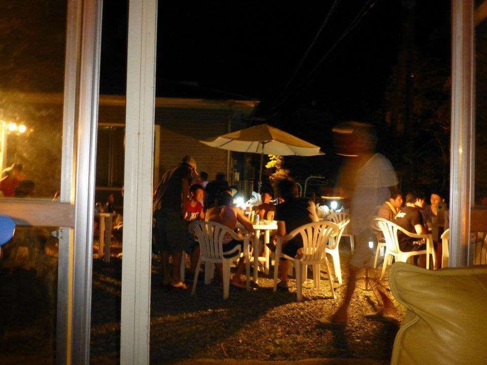 正熱鬧地進行燒烤☆