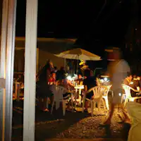 正熱鬧地進行燒烤☆