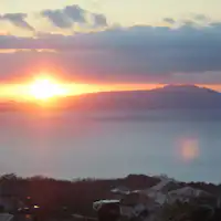 冬天,朝陽從伊豆大島附近升起。