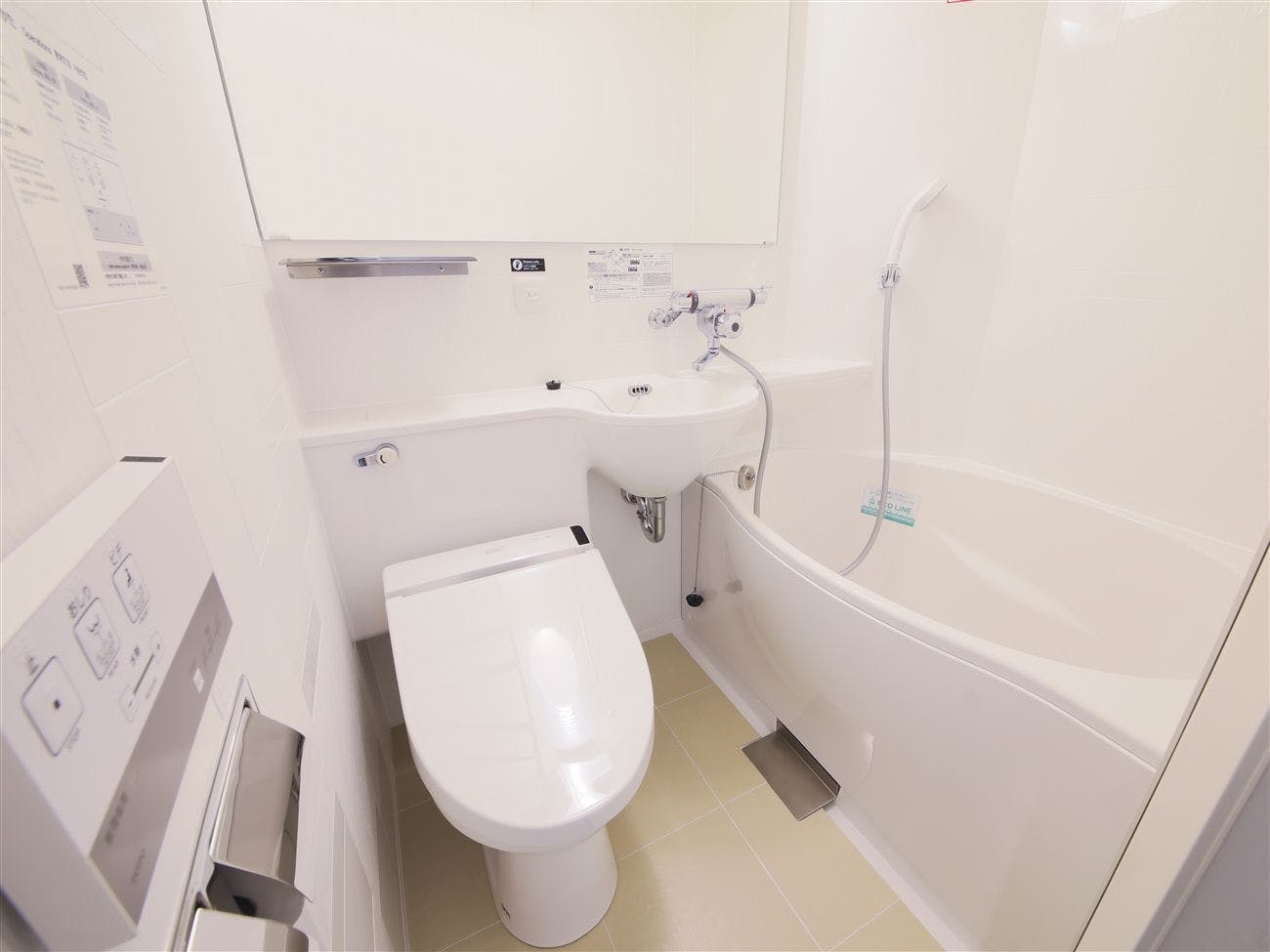 ห้องน้ำ (ห้องพักชั้นบนสุด)