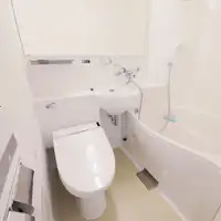 ห้องน้ำ (ห้องพักชั้นบนสุด)