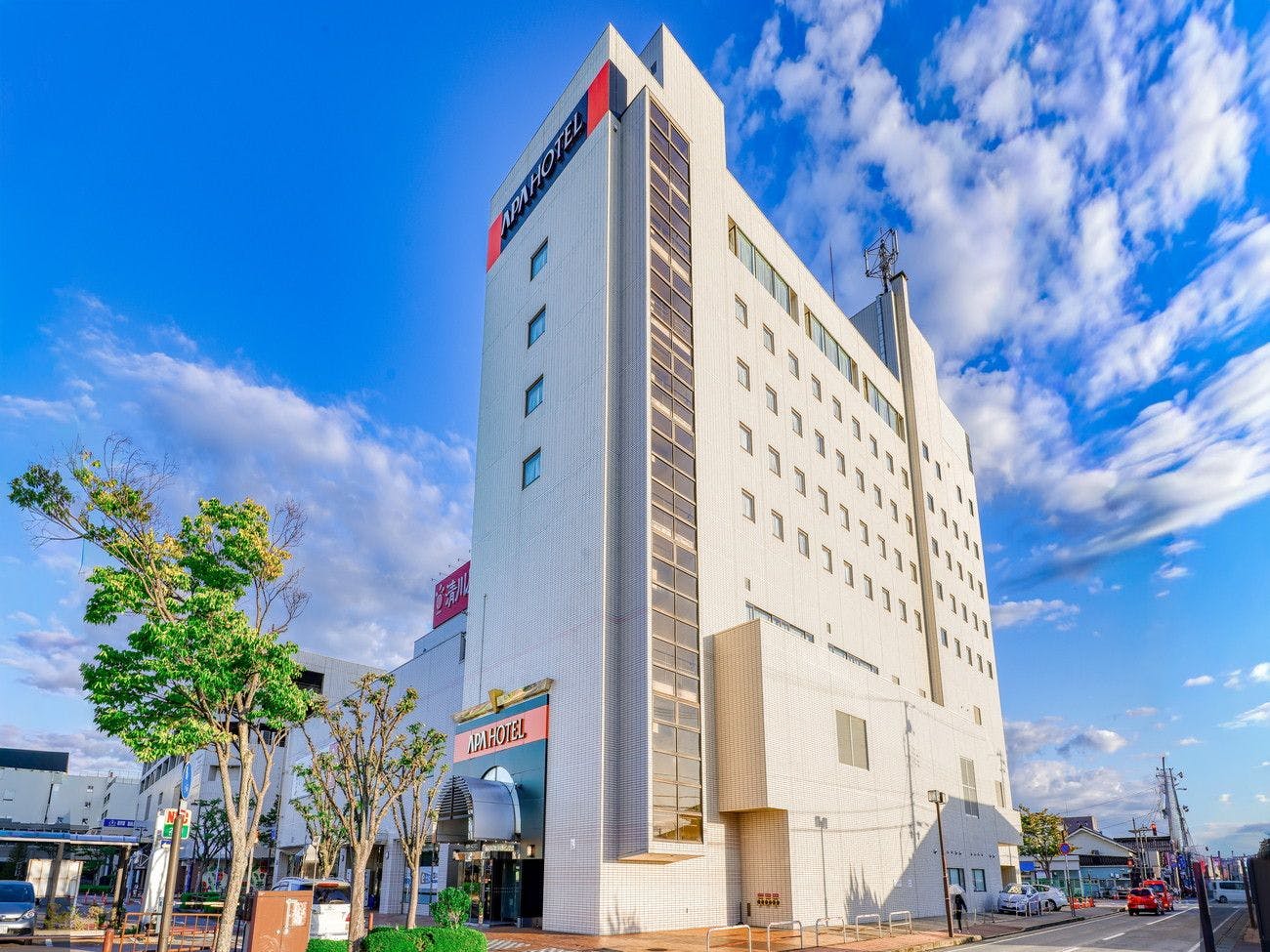 ภายนอก (กลางวัน)