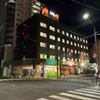 Tampilan eksterior (malam)