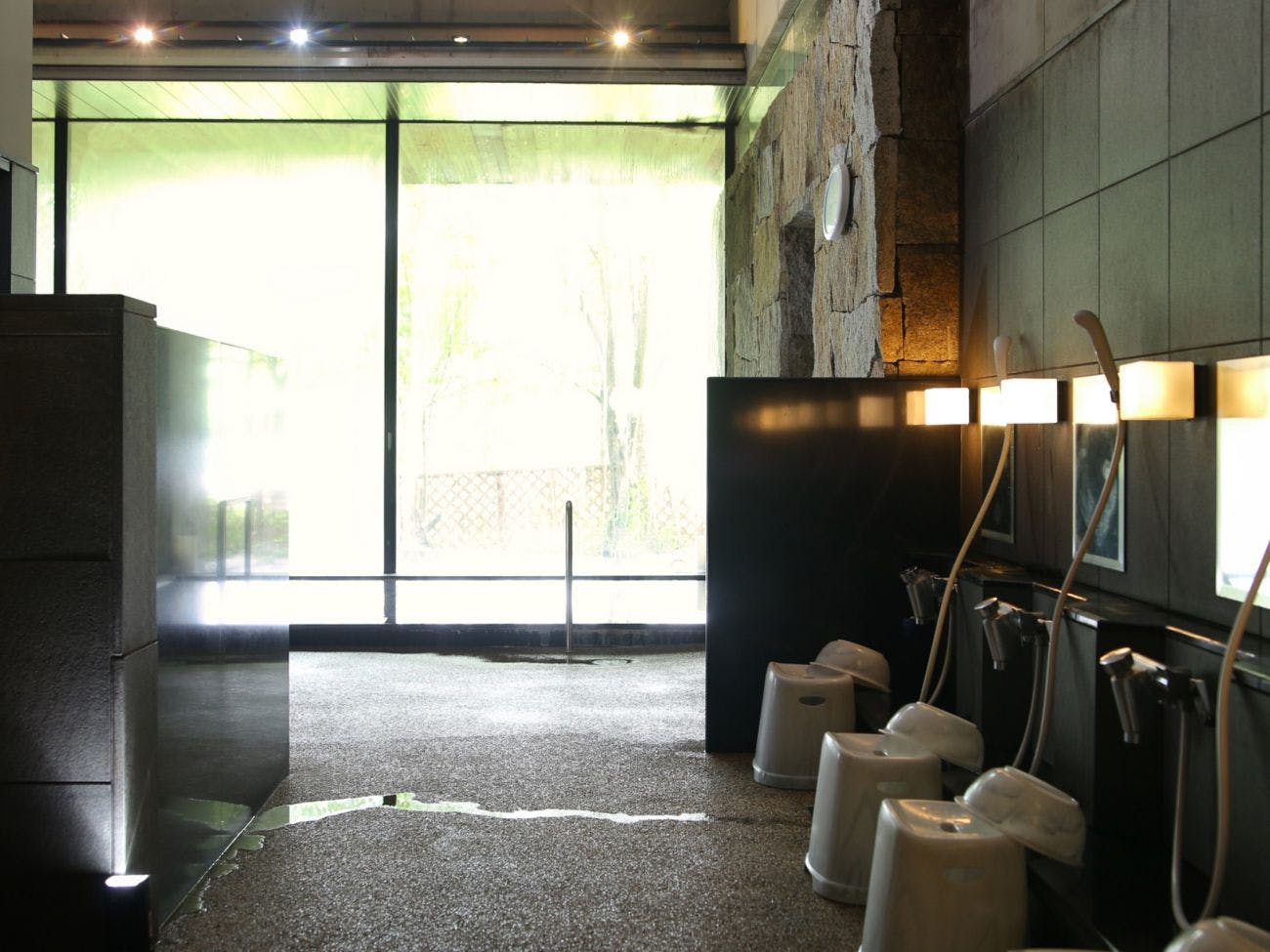 ห้องอาบน้ำสาธารณะสามารถใช้ได้สำหรับกลุ่ม