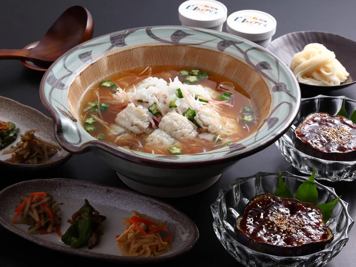 【หม้อไฟปลาคองเกอร์แช่เย็น】
