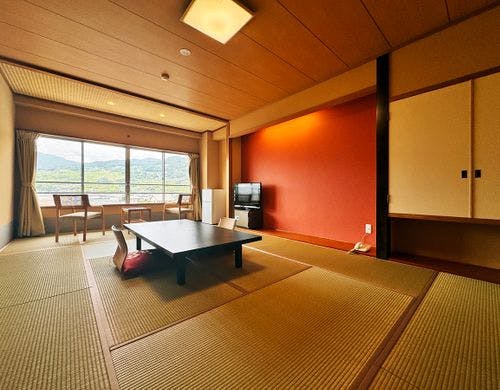 リニューアルした10畳～12畳のお部屋です