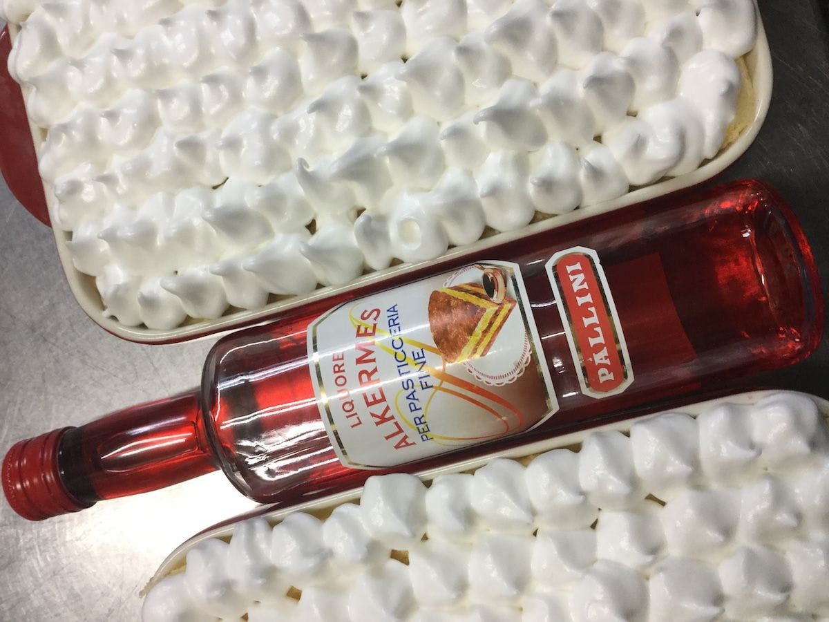 Zuppa Inglese ที่มี Alkermes เป็นจุดเด่น