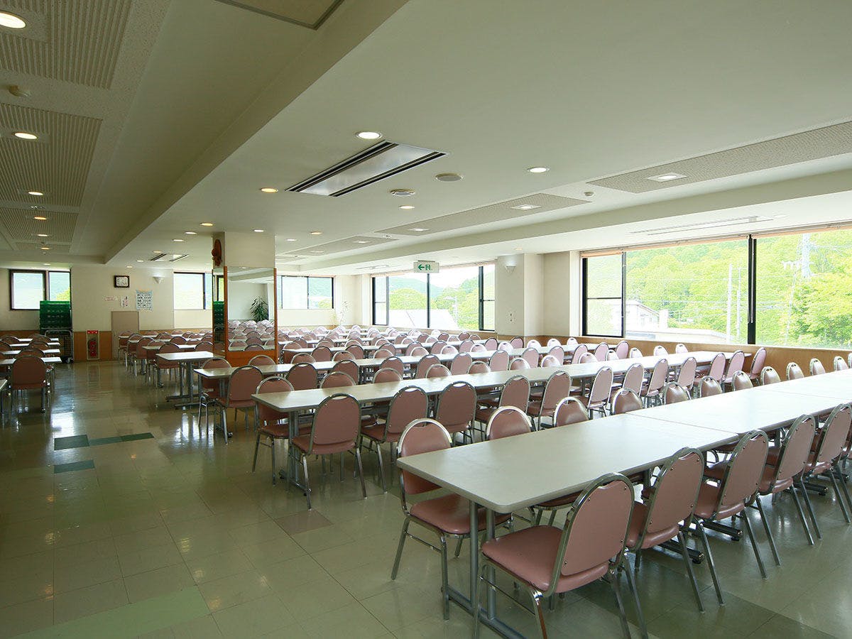 สถานที่รับประทานอาหาร ท่านยังสามารถเพลิดเพลินกับวิวทิวทัศน์ได้อีกด้วย