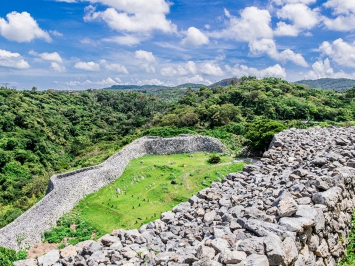 *บริเวณโดยรอบ/กำแพงปราสาทหินที่สวยงาม