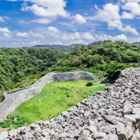 *บริเวณโดยรอบ/กำแพงปราสาทหินที่สวยงาม