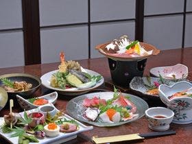 割烹料理旅館　新花の茶家
