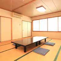 <ห้องพักสไตล์ญี่ปุ่น 15 เสื่อทาทามิ> ห้องพักกว้างขวางสำหรับสูงสุด 6 ท่าน.