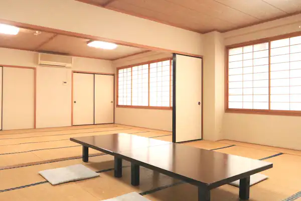 <สองห้องพัก (ห้องพักใหญ่)>