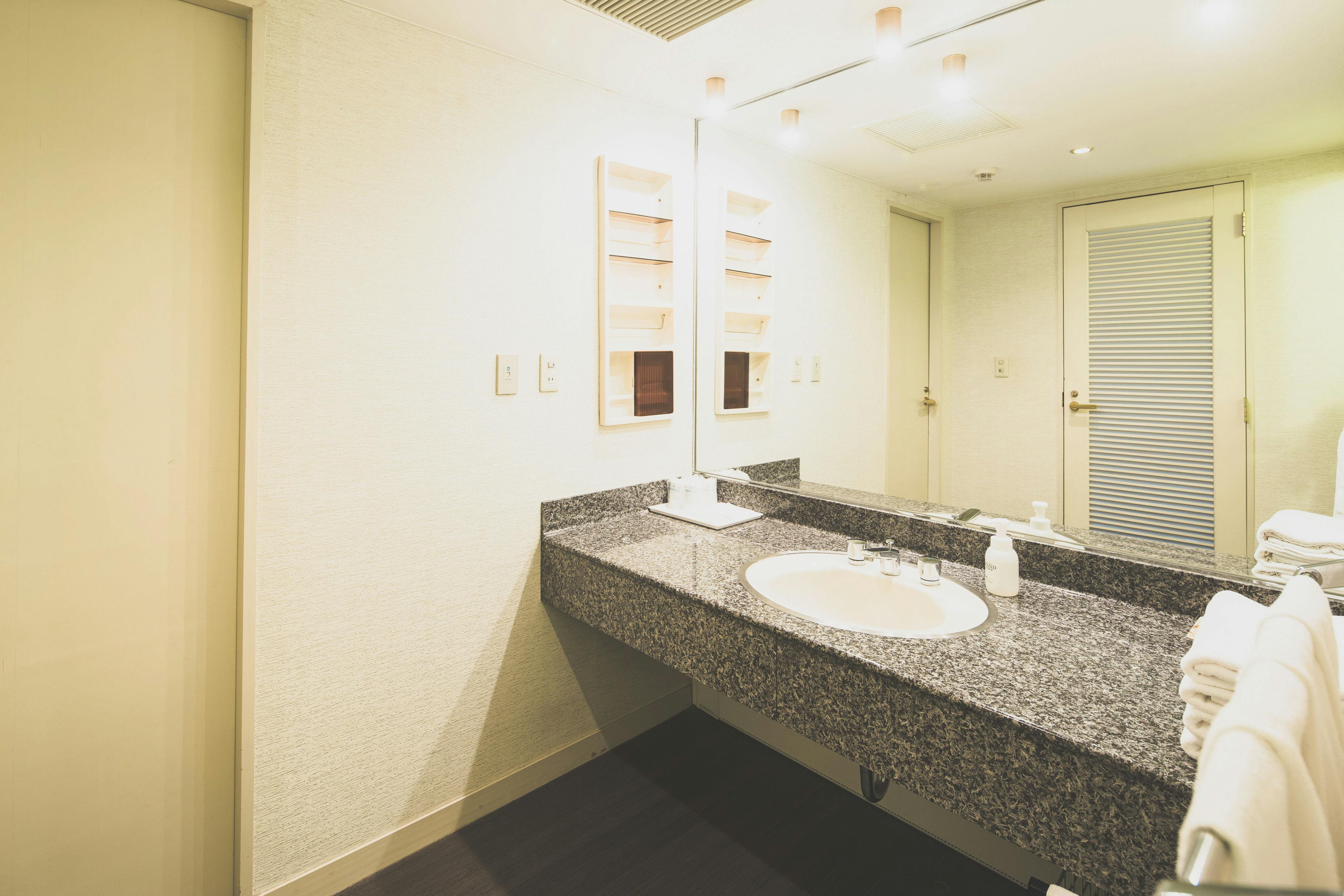 อ่างล้างหน้า ห้องพักครอบครัว อาคารใต้