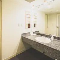 อ่างล้างหน้า ห้องพักครอบครัว อาคารใต้