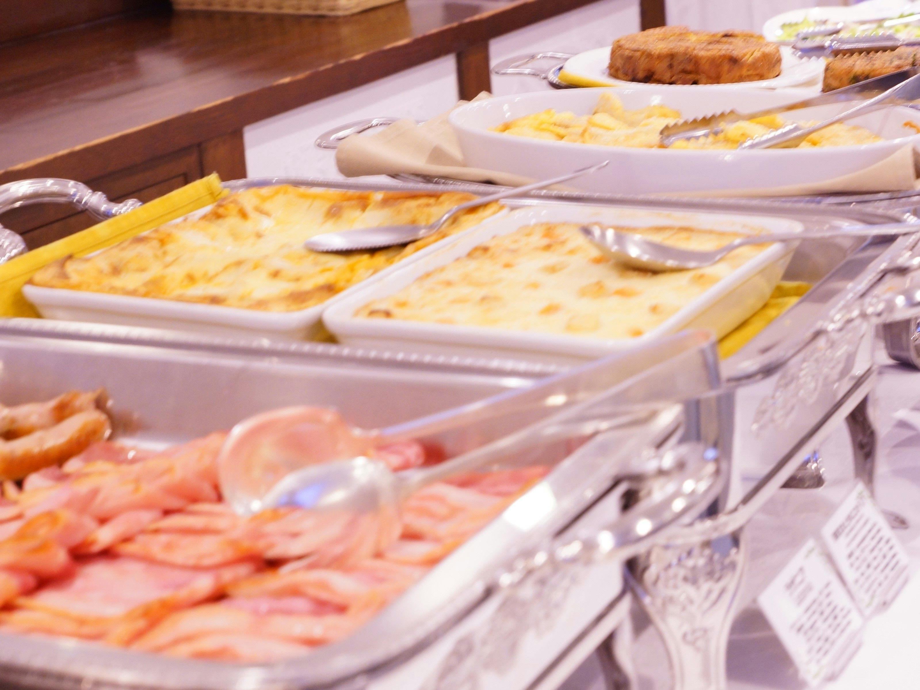 ไส้กรอกและเบคอน เป็นต้น