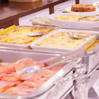 ไส้กรอกและเบคอน เป็นต้น