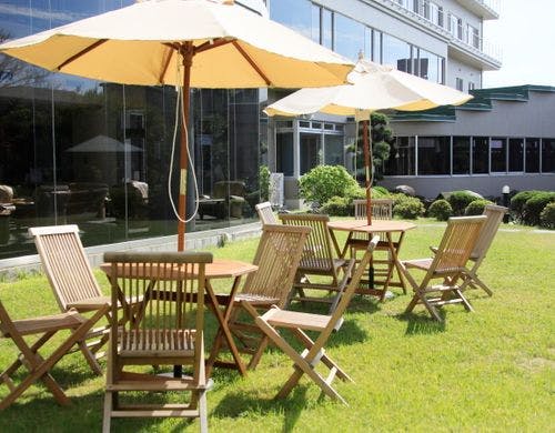 【中庭／テラス席】