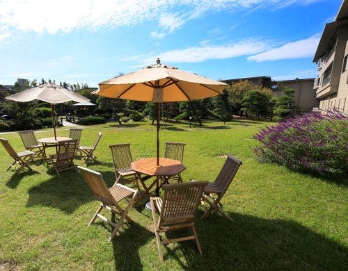 【中庭／テラス席】