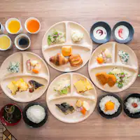 當地特色菜單及每日自助餐