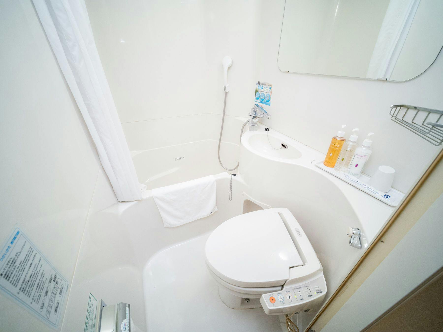 모든 객실에 유닛 욕실 완비.