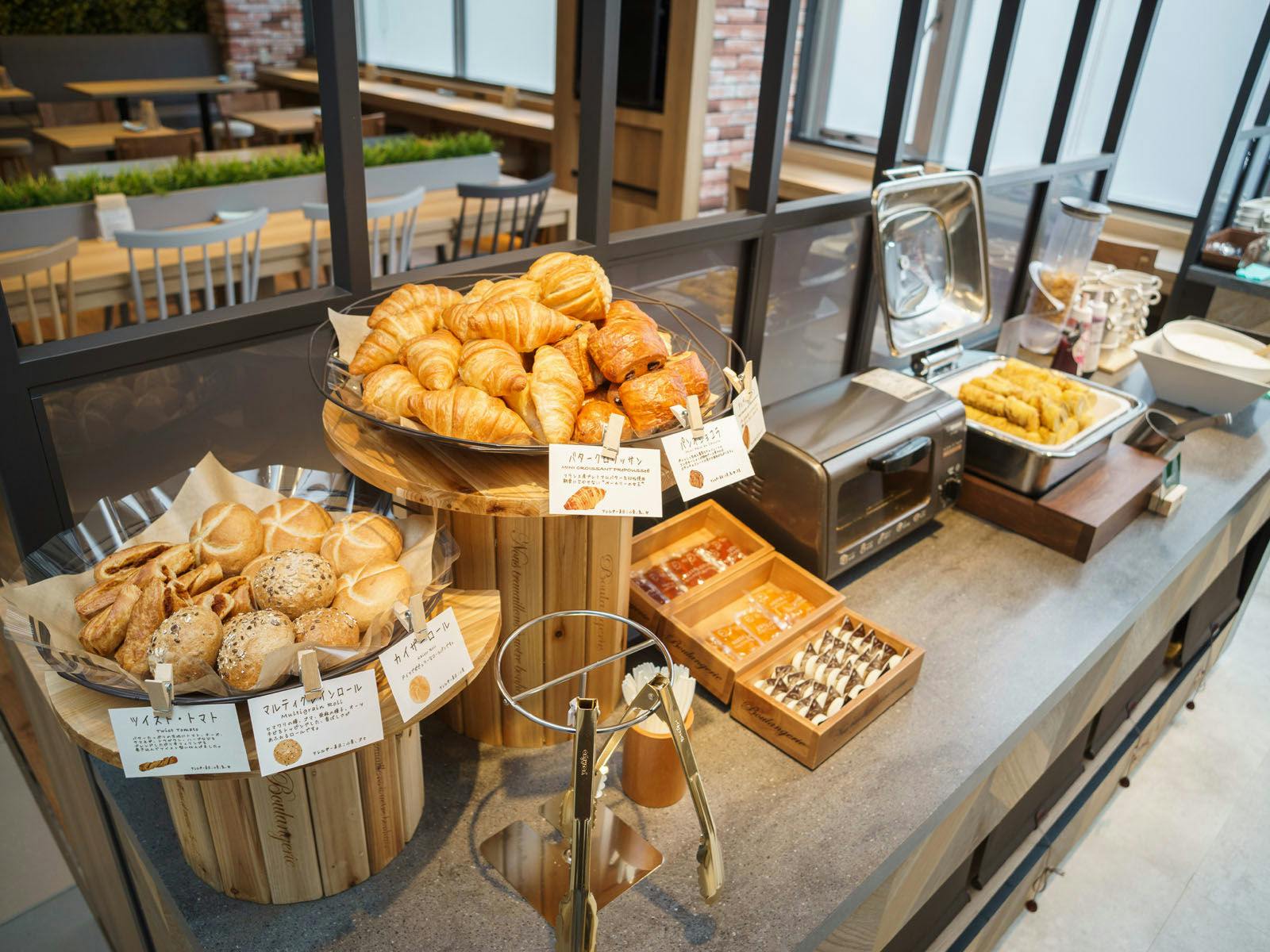 เราจัดส่งสินค้าที่อบสดใหม่จากร้าน