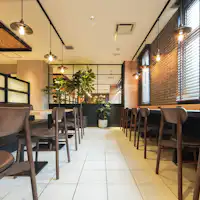 เลานจ์โลฮาสที่เปี่ยมไปด้วยแสงแดดยามเช้า